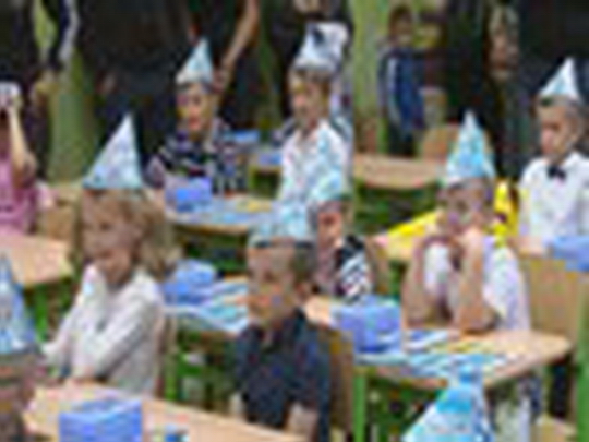 Děti se vrátily do lavic, začal nový školní rok - zobrazit video
