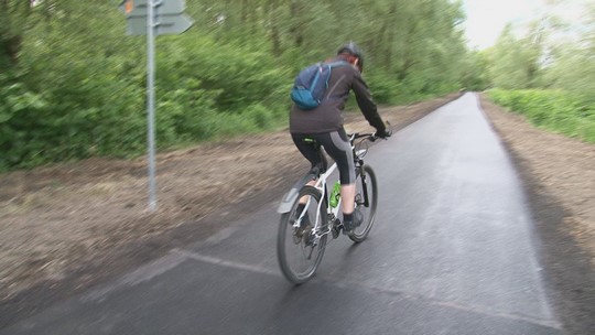 Stezka mezi lávkami propojila Bohumín s Ostravou - zobrazit video