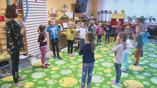 Milý Ježíšku, děti si krátily čekání na Štědrý den - przedstawić wideo