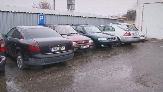 Bohumín vydražil další tři odtažené autovraky - show video
