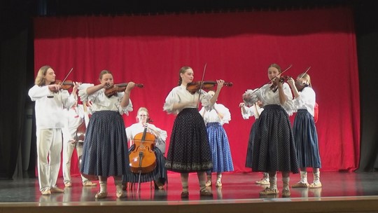 Hudecká muzika ZUŠ postoupila do finále soutěže - show video