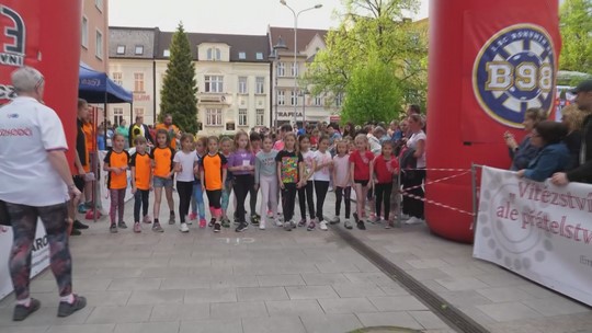 Májový běh Bohumínem vsadil na děti a mládež - zobrazit video