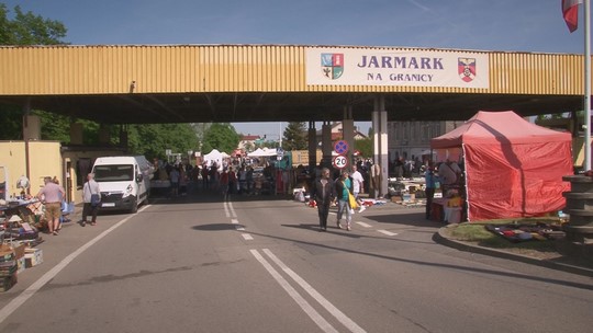 Jarmark na hranici jako lidový bleší trh - zobrazit video