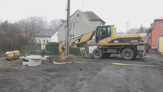 Výstavba kanalizace ve Skřečoni a oprava mostu - zobrazit video