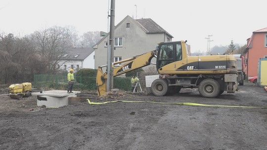Výstavba kanalizace ve Skřečoni a oprava mostu - show video