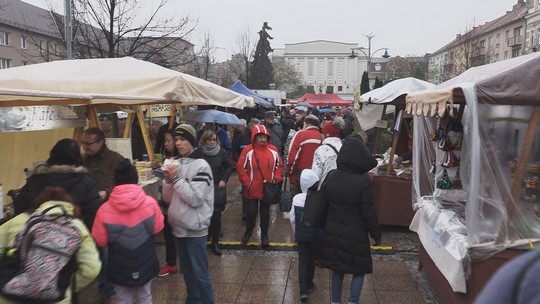 Vánoční jarmark se naplno vrátil do Bohumína - zobrazit video