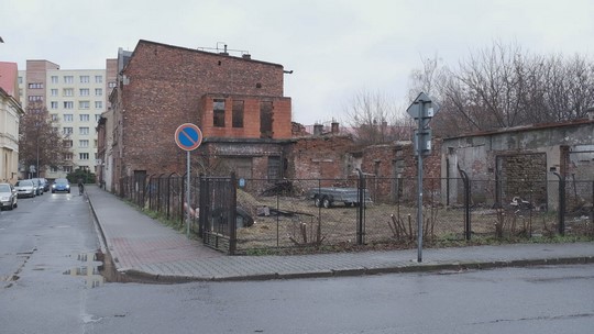 Zchátralý „dům hrůzy“ v ul. Žižkova půjde k zemi - przedstawić wideo
