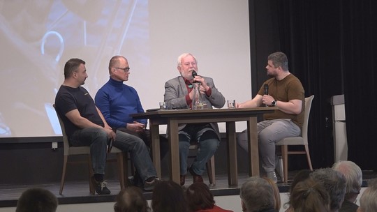 Lodí, motorkou a letadlem na cestě kolem světa - przedstawić wideo