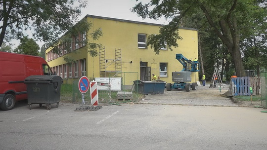 Výstavba nové zubní kliniky za polovinou - show video