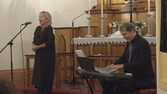 Bára Basiková koncertem podpořila evangelický kostel - show video