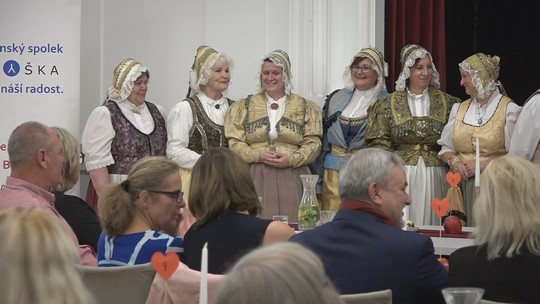 Bohumínské kroje a Ensemble Flair společně - show video