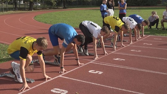 Začal seriál sportovních kol, atletika s rekordní účastí - zobrazit video