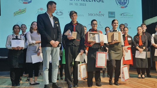 Káva, svačina i husa, kuchaři-číšníci bodují na soutěžích - zobrazit video