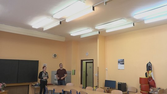 Za ušetřené peníze školy instalují úsporná světla - show video