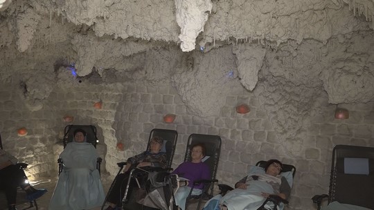 Solná jeskyně vyhledávaná nejen seniory a dětmi - zobrazit video