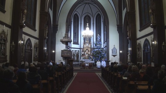 Bohumínští vyrazili do kaplí a kostelů na půlnoční - show video