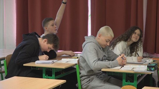 Přihlášky na gymnázia a střední školy nově - show video