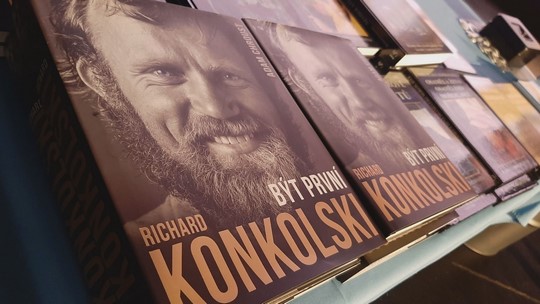 Být první, kniha o životě Richarda Konkolského - zobrazit video