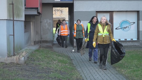 Na úklid je méně lidí, bude více nepořádku? - zobrazit video