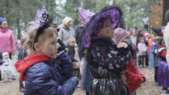 Halloweeen, parkem prošel průvod masek - show video