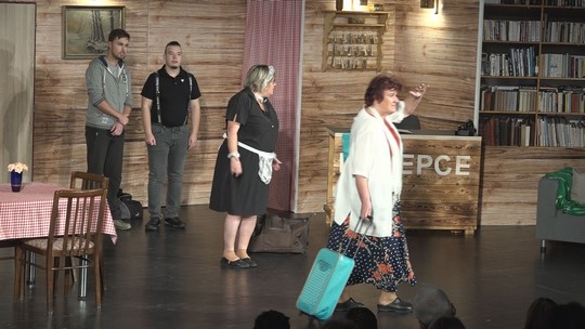 Podhorský penzion, Boban uvedl novou hru - show video