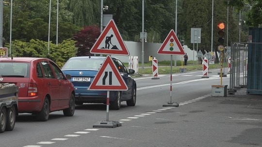 Dopravní stavby a s nimi spojená omezení - zobrazit video